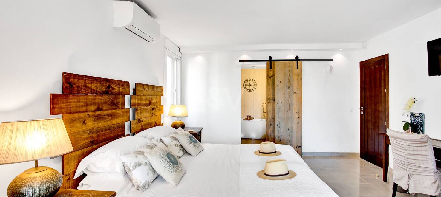 Charming Marbesa Villa with Panoramic Sea Views