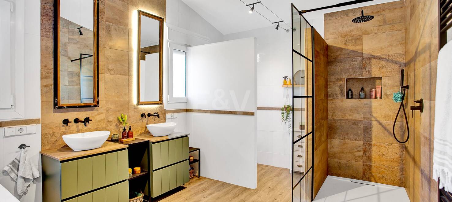 Charming Marbesa Villa with Panoramic Sea Views