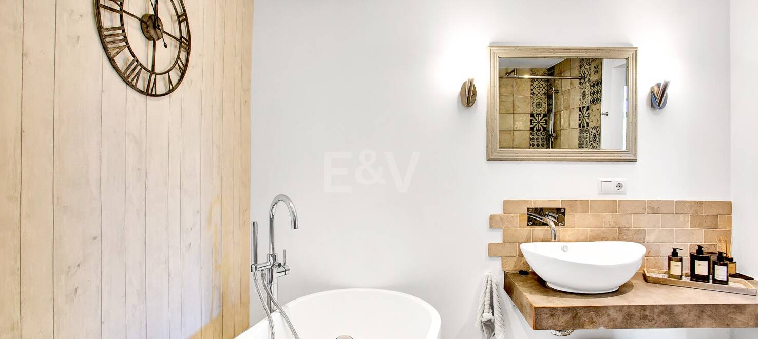 Charming Marbesa Villa with Panoramic Sea Views