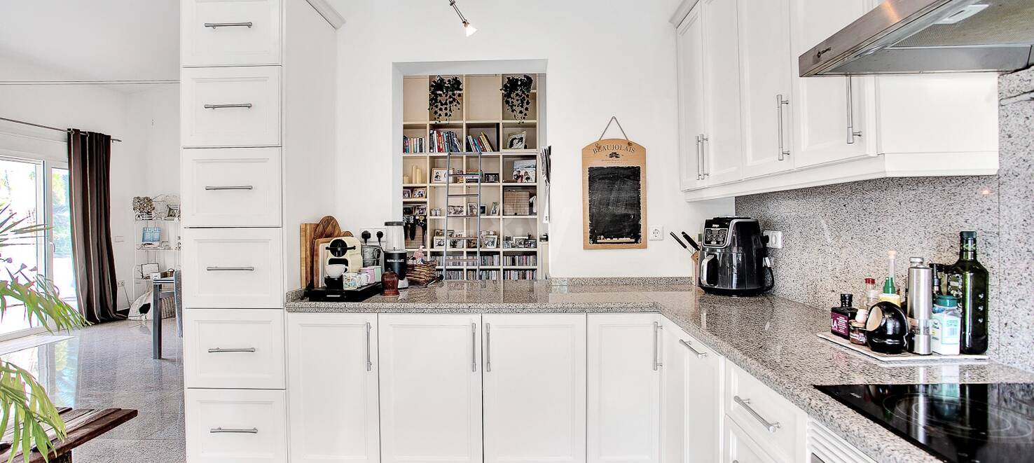 Charming Marbesa Villa with Panoramic Sea Views