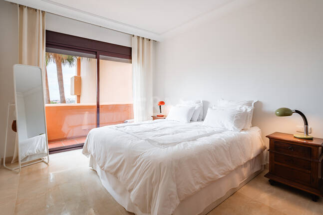 Eleganckie mieszkanie z widokiem na morze otoczone naturą