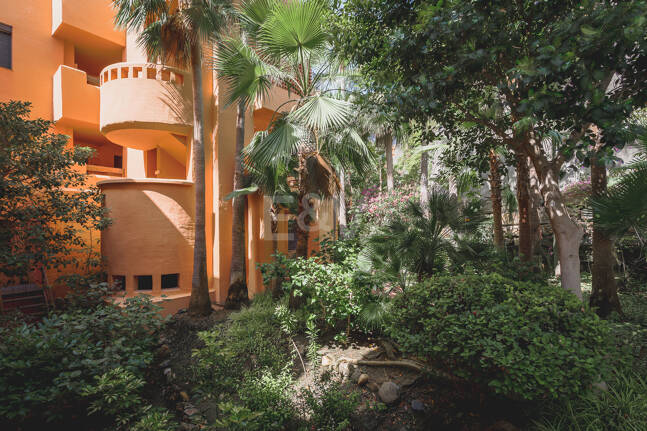 Eleganckie mieszkanie z widokiem na morze otoczone naturą