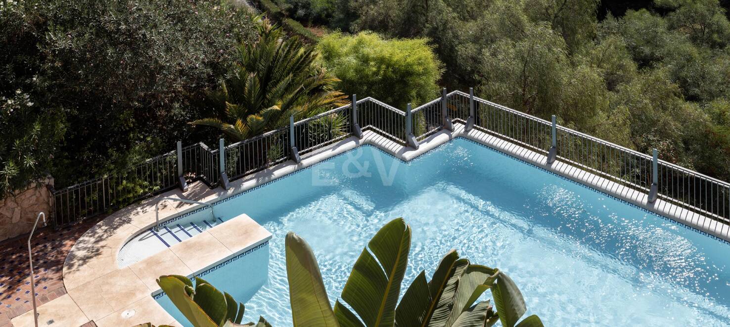 Elegante Meerblickwohnung inmitten der Natur