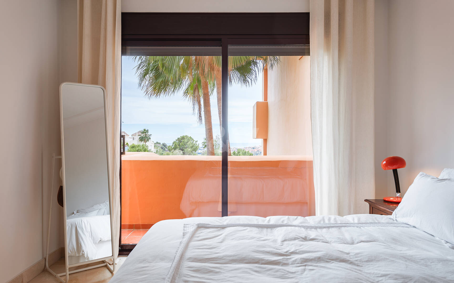 Elegante Wohnung mit Meerblick inmitten der Natur