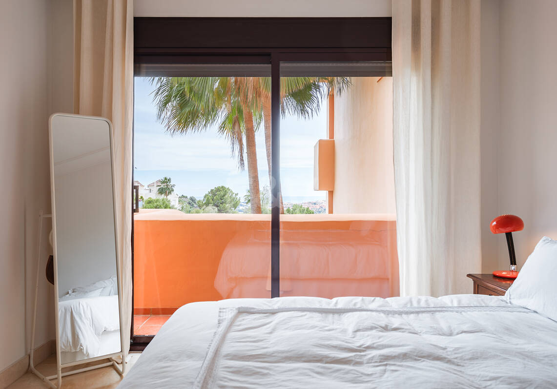 Elegante Apartamento con Vista al Mar Rodeado de Naturaleza