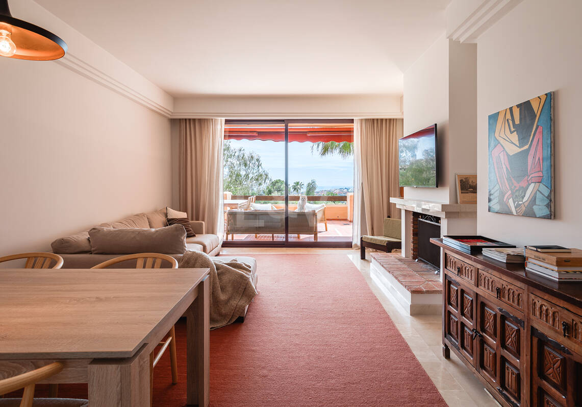Elegante Apartamento con Vista al Mar Rodeado de Naturaleza