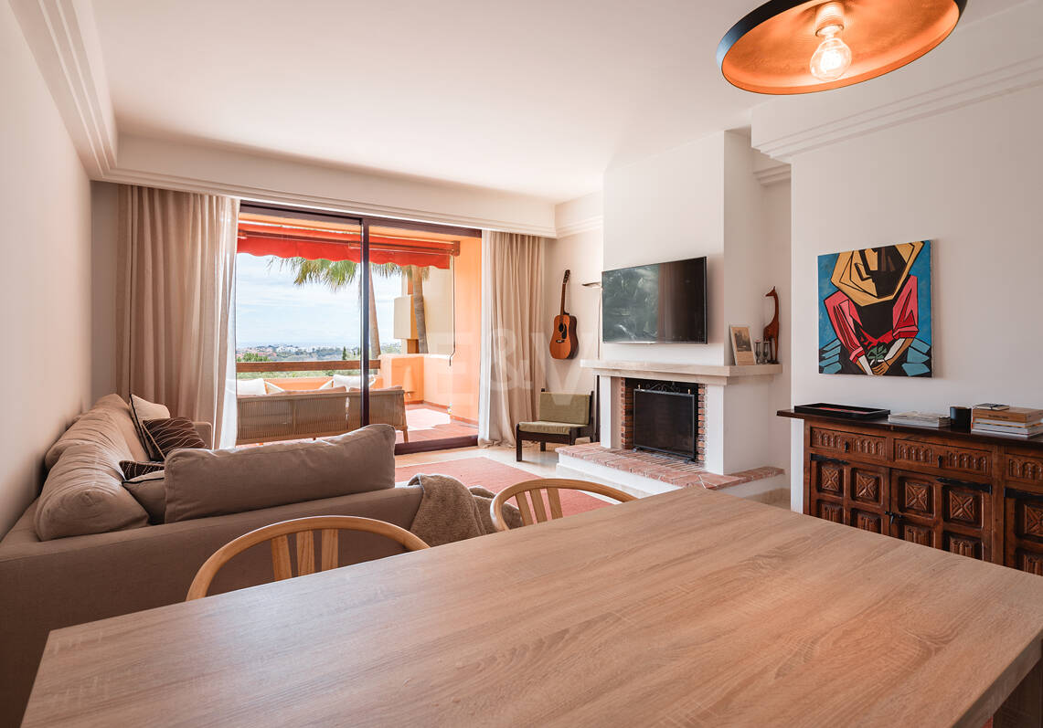 Elegante Apartamento con Vista al Mar Rodeado de Naturaleza