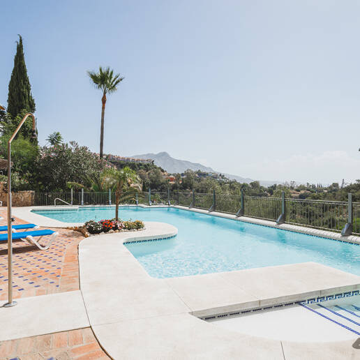 Elegante Meerblickwohnung inmitten der Natur