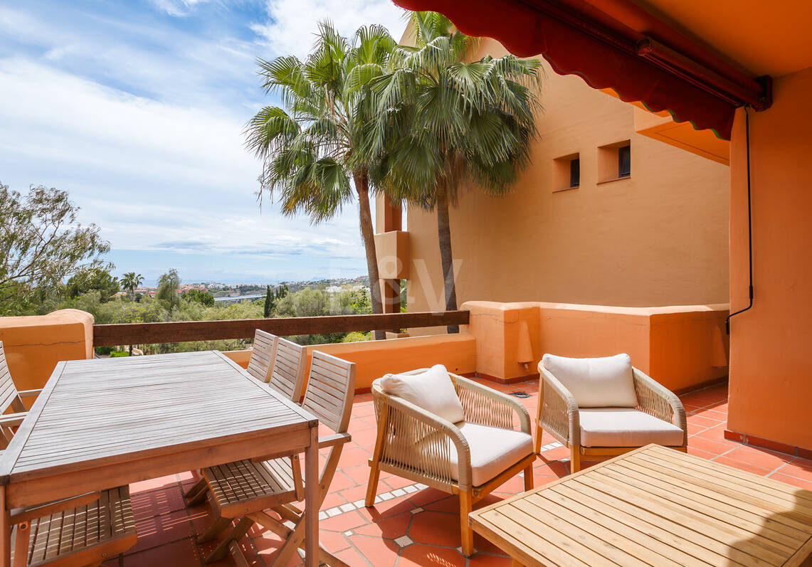 Elegante Apartamento con Vista al Mar Rodeado de Naturaleza