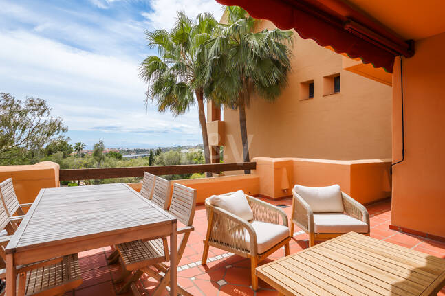 Eleganckie mieszkanie z widokiem na morze otoczone naturą