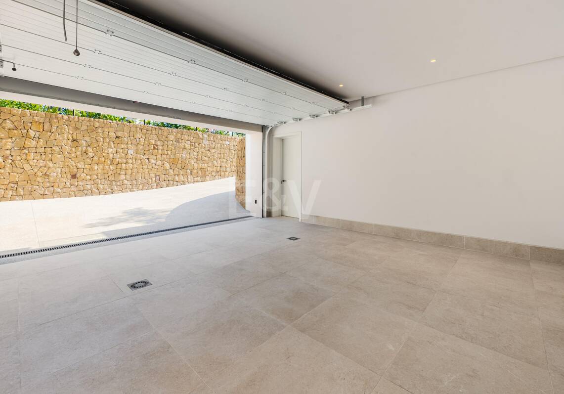 Spektakuläre brandneue Luxusvilla im Marbella Hill Club