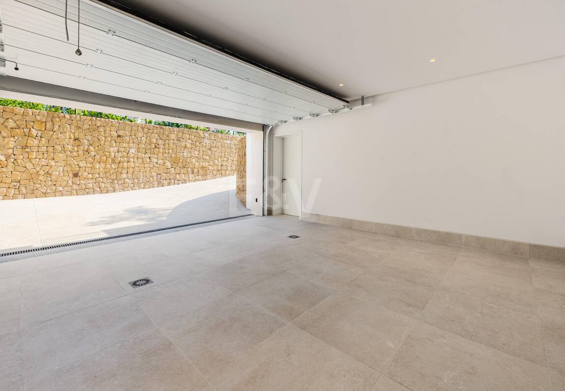 Espectacular villa de lujo a estrenar en Marbella Hill Club