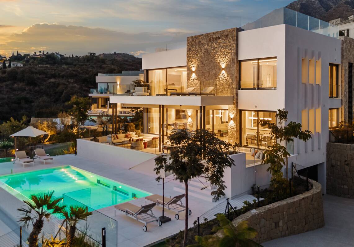 Spektakuläre brandneue Luxusvilla im Marbella Hill Club