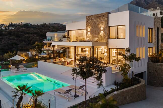 Espectacular villa de lujo a estrenar en Marbella Hill Club