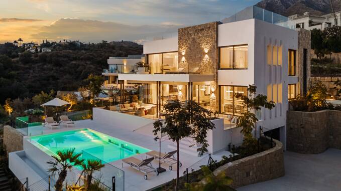 Spektakularna Marka Nowa Luksusowa Willa w Marbella Hill Club
