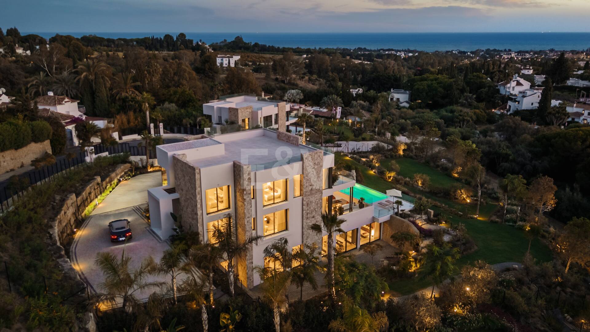 Espectacular villa de lujo a estrenar en Marbella Hill Club