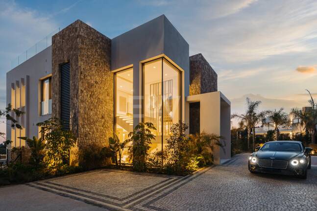 Espectacular villa de lujo a estrenar en Marbella Hill Club