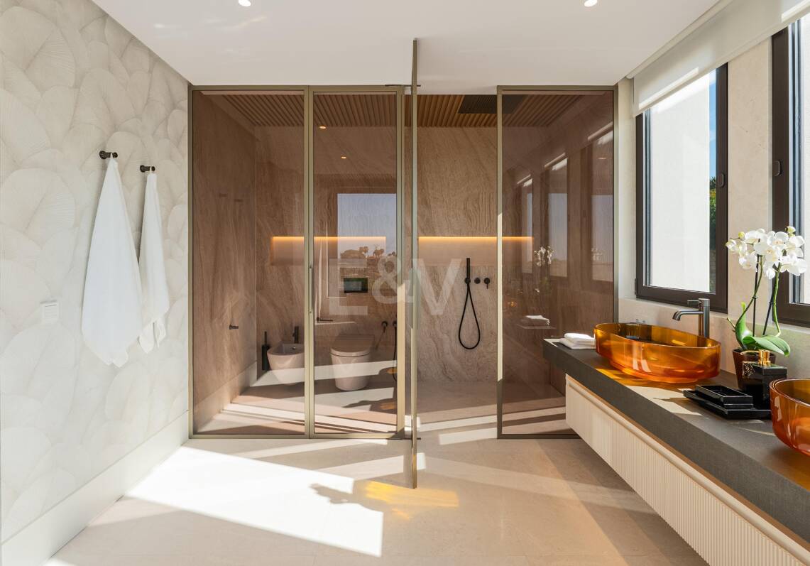 Spektakuläre brandneue Luxusvilla im Marbella Hill Club