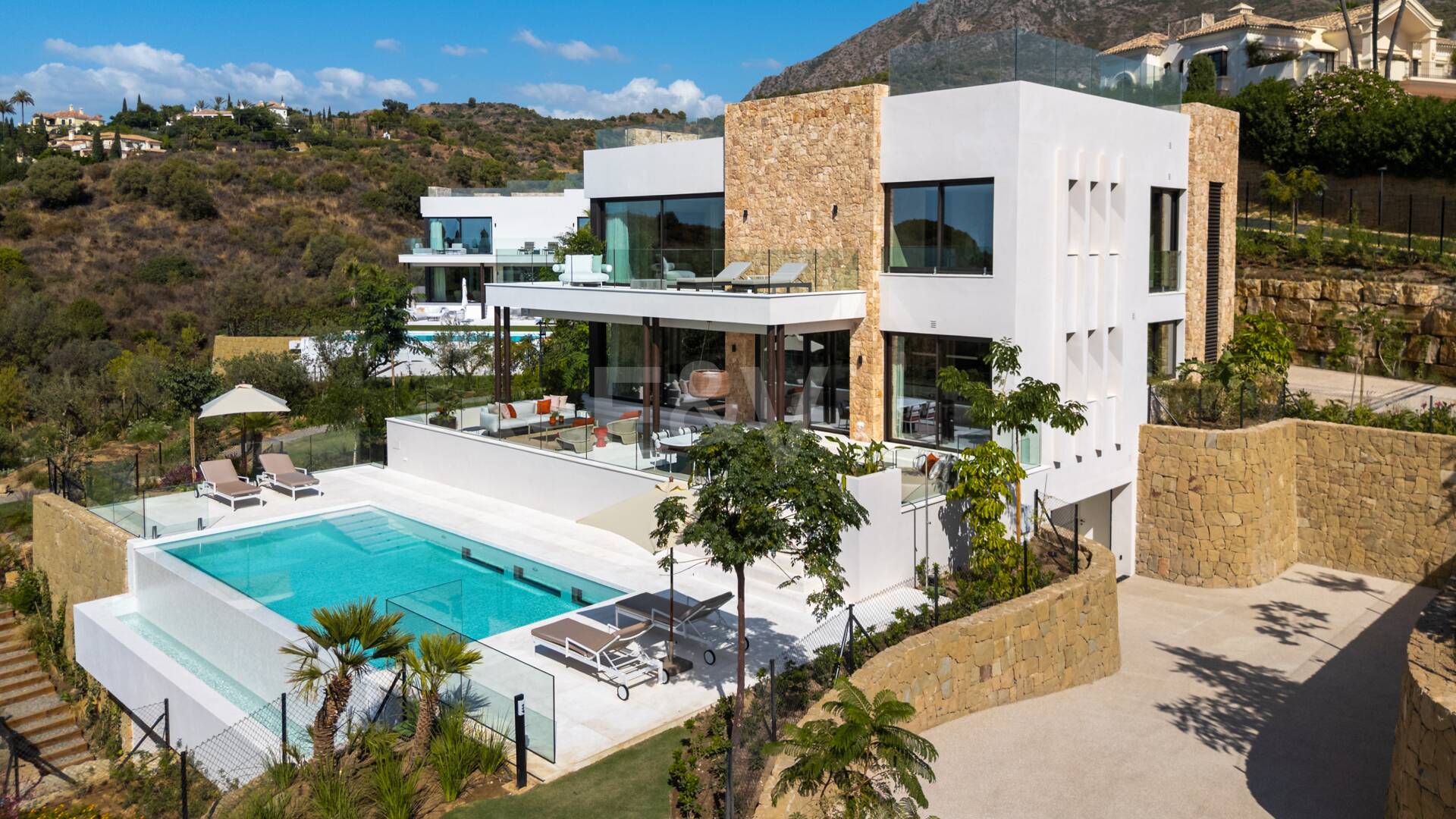 Espectacular villa de lujo a estrenar en Marbella Hill Club