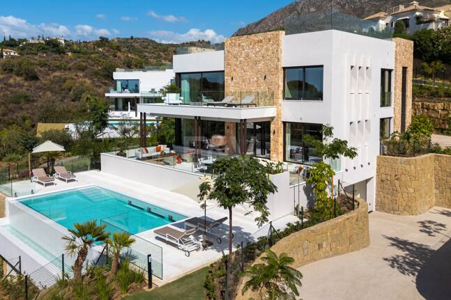 Espectacular villa de lujo a estrenar en Marbella Hill Club