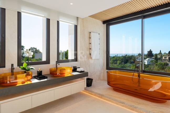 Espectacular villa de lujo a estrenar en Marbella Hill Club