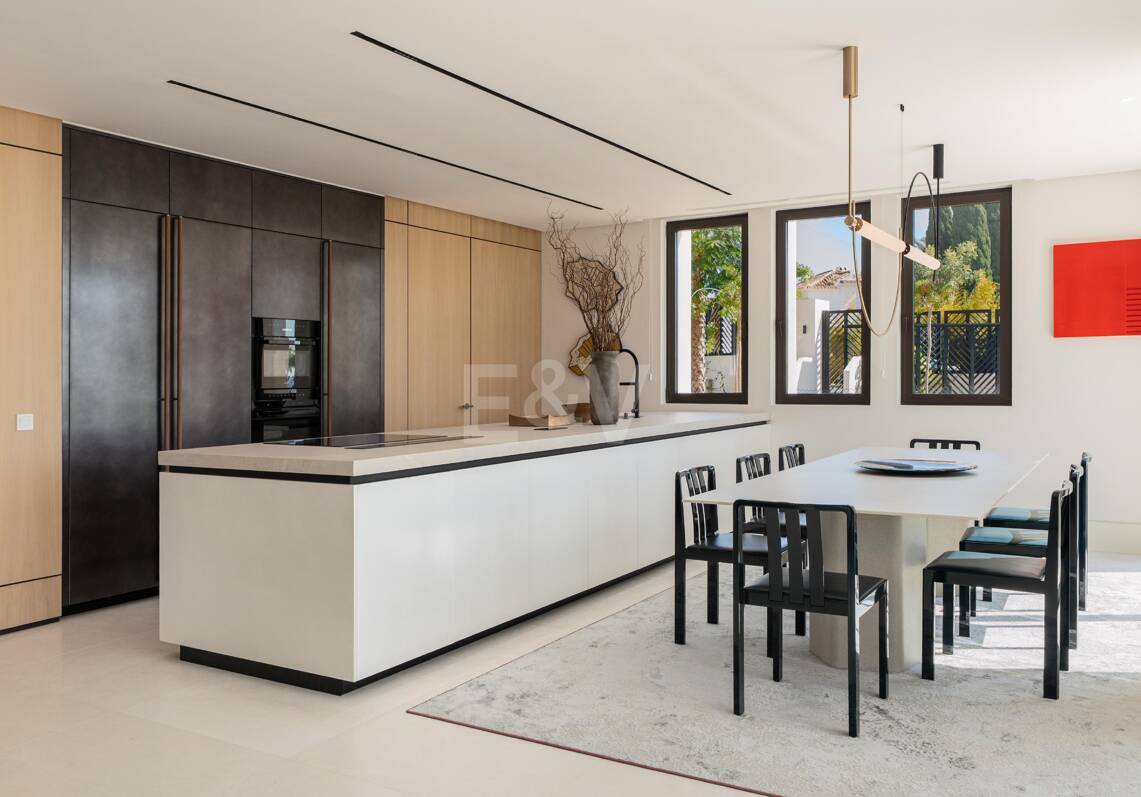Spektakuläre brandneue Luxusvilla im Marbella Hill Club