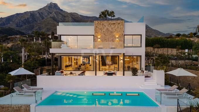 Spektakularna Marka Nowa Luksusowa Willa w Marbella Hill Club