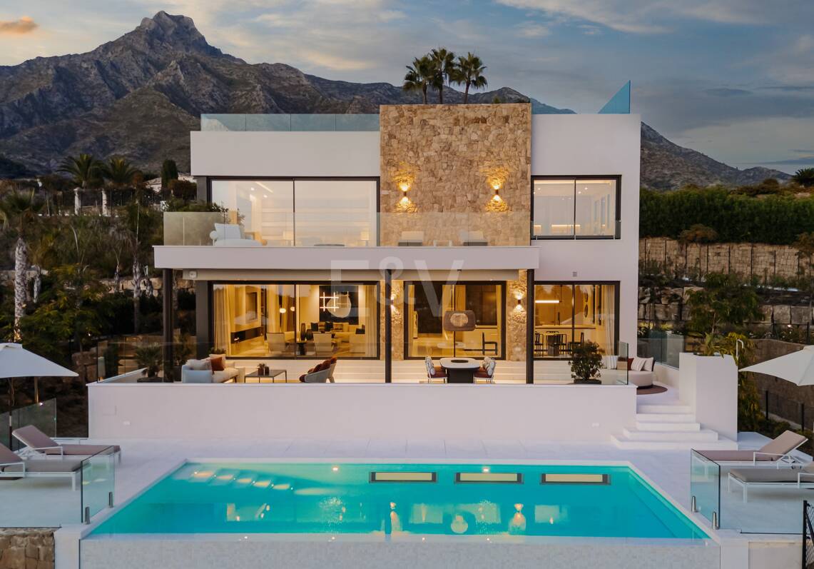 Spektakuläre brandneue Luxusvilla im Marbella Hill Club