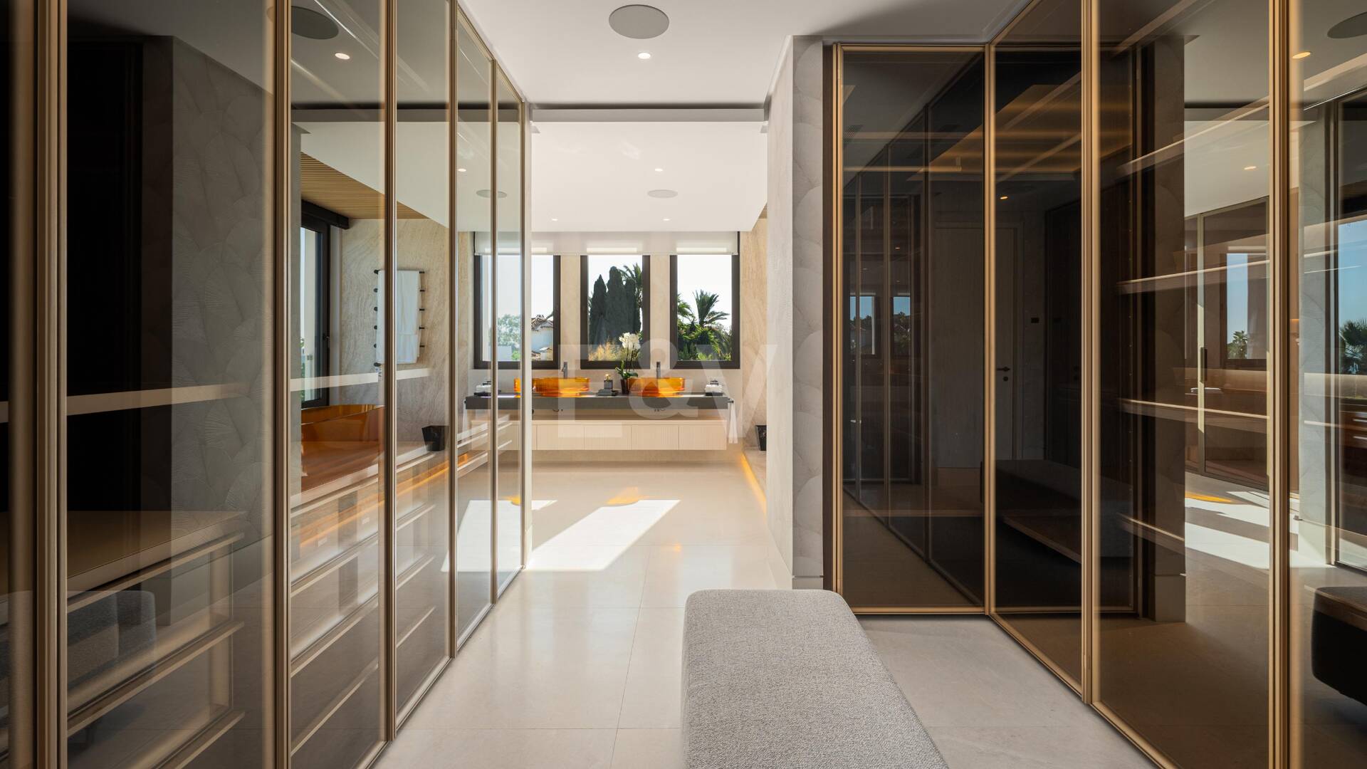 Espectacular villa de lujo a estrenar en Marbella Hill Club