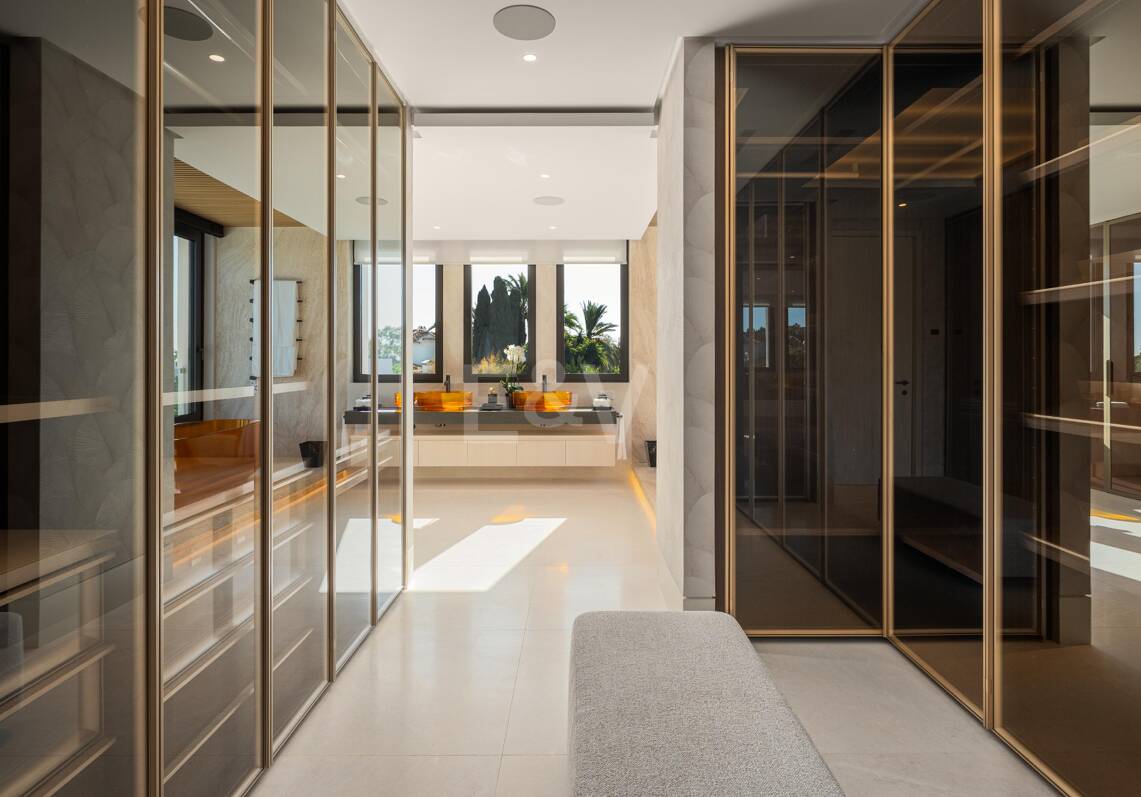 Spektakuläre brandneue Luxusvilla im Marbella Hill Club