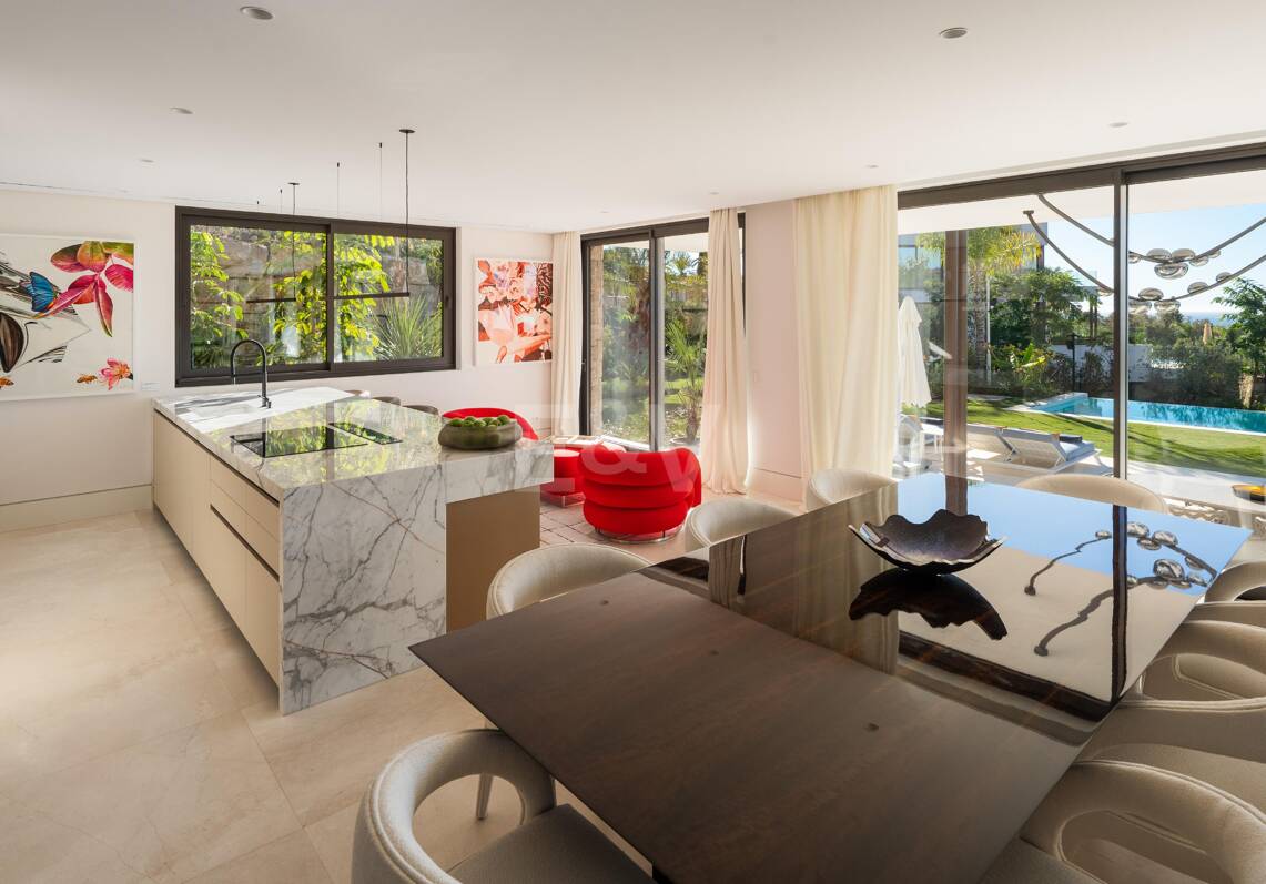 Impresionante Villa de Lujo a Estrenar en Marbella Hill Club