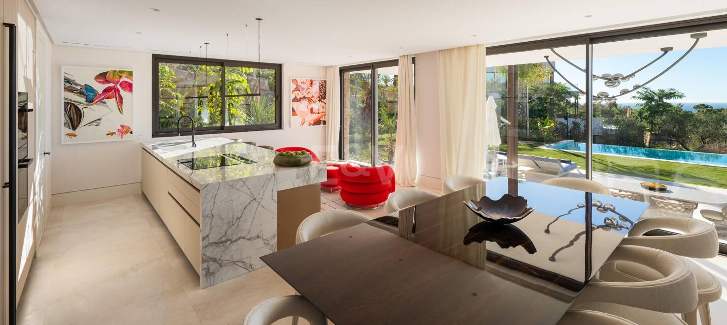 Stunning Brand New Luxury Villa in Marbella Hill Club