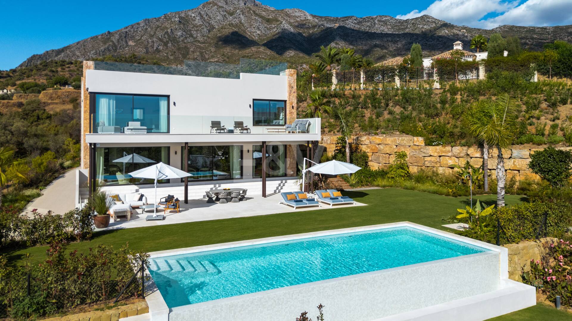 Atemberaubende brandneue Luxusvilla im Marbella Hill Club