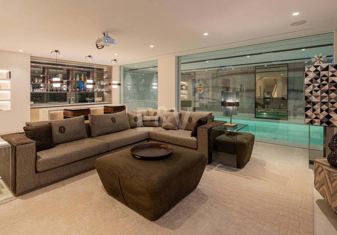 Impresionante Villa de Lujo a Estrenar en Marbella Hill Club