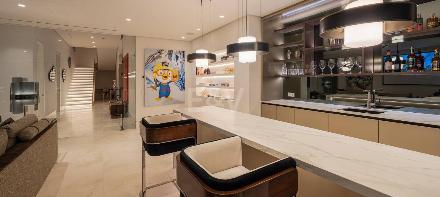 Stunning Brand New Luxury Villa in Marbella Hill Club