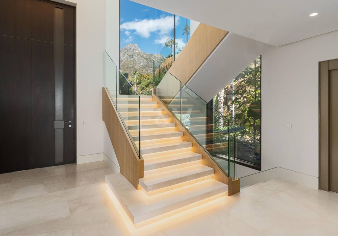 Impresionante Villa de Lujo a Estrenar en Marbella Hill Club