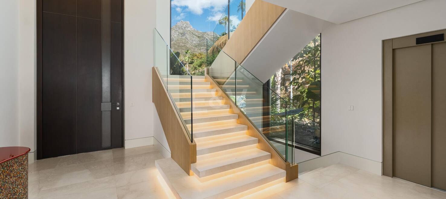 Stunning Brand New Luxury Villa in Marbella Hill Club