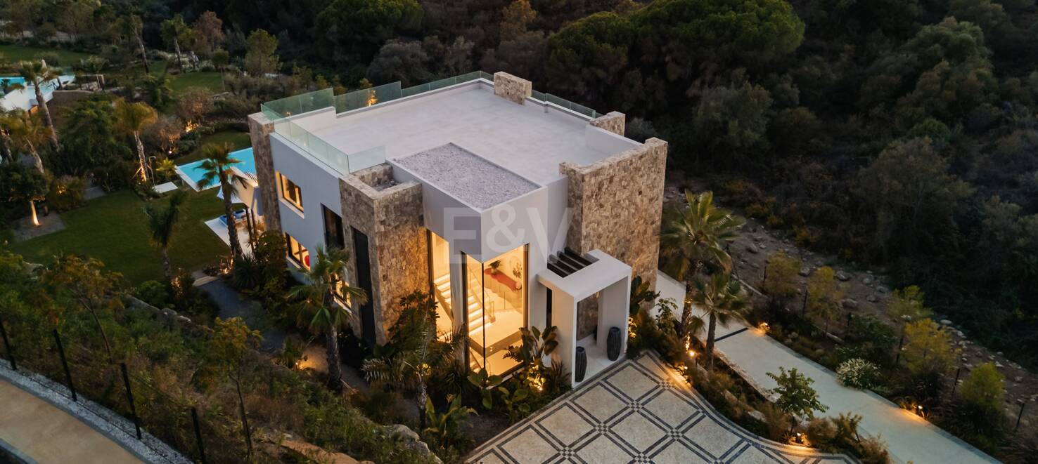 Stunning Brand New Luxury Villa in Marbella Hill Club