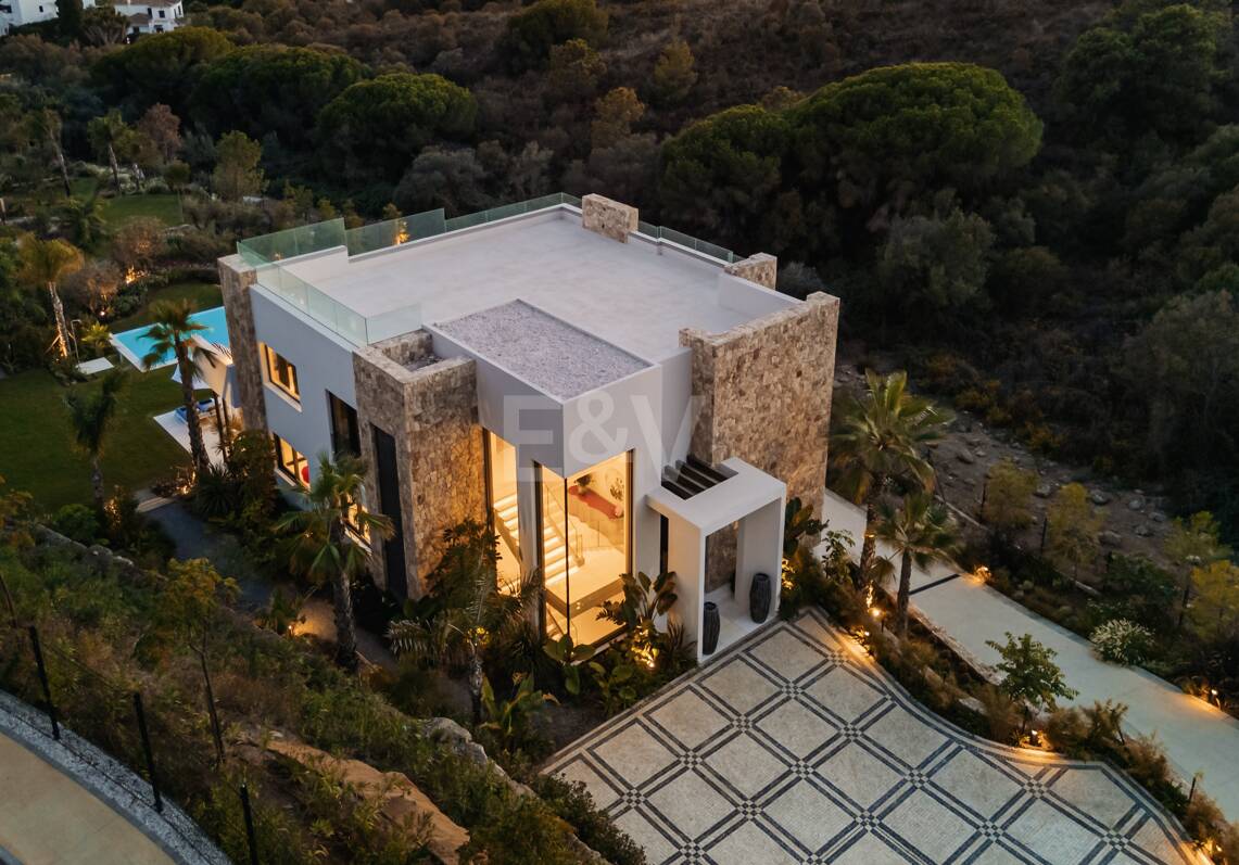 Impresionante Villa de Lujo a Estrenar en Marbella Hill Club