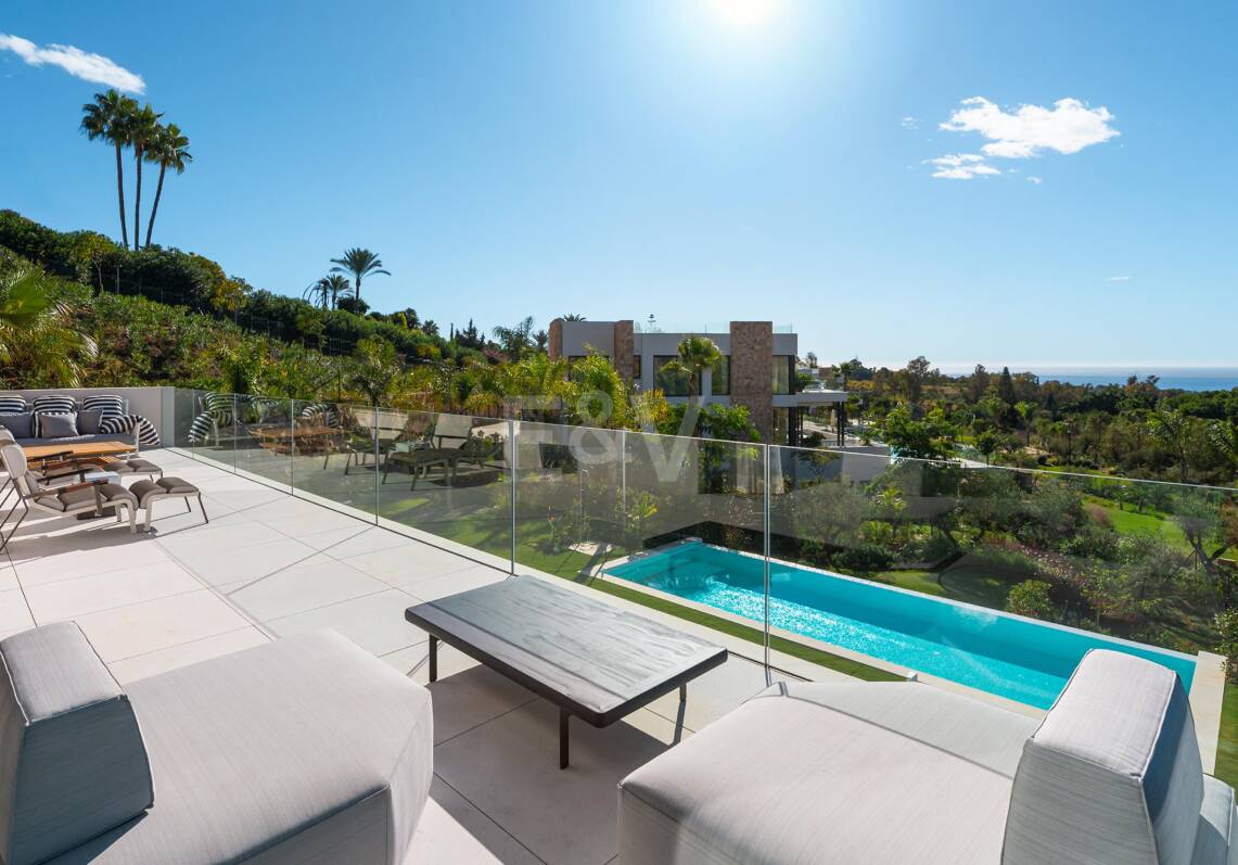 Impresionante Villa de Lujo a Estrenar en Marbella Hill Club