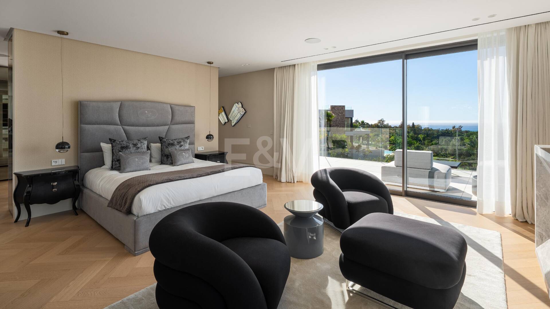 Atemberaubende brandneue Luxusvilla im Marbella Hill Club