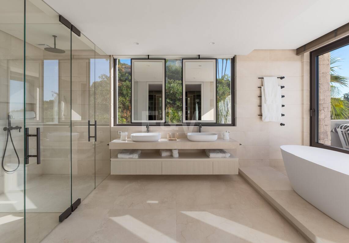 Impresionante Villa de Lujo a Estrenar en Marbella Hill Club