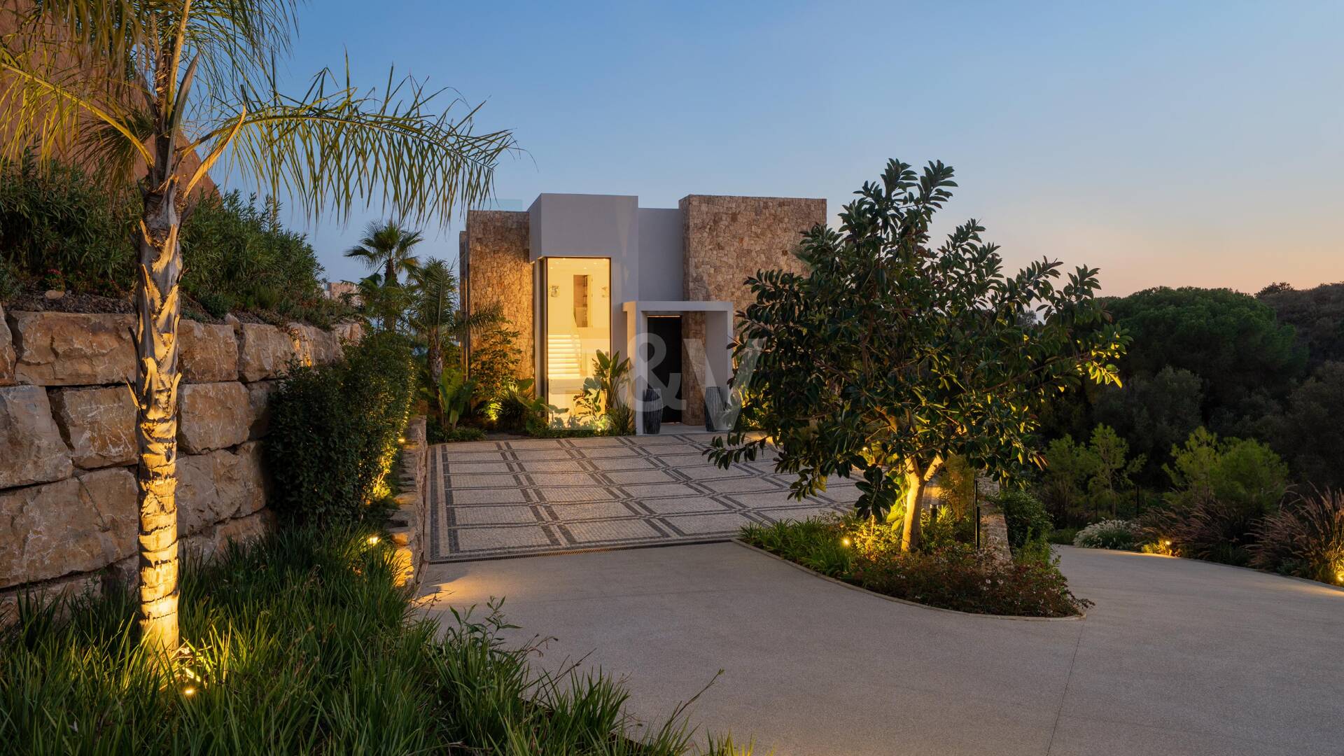 Atemberaubende brandneue Luxusvilla im Marbella Hill Club