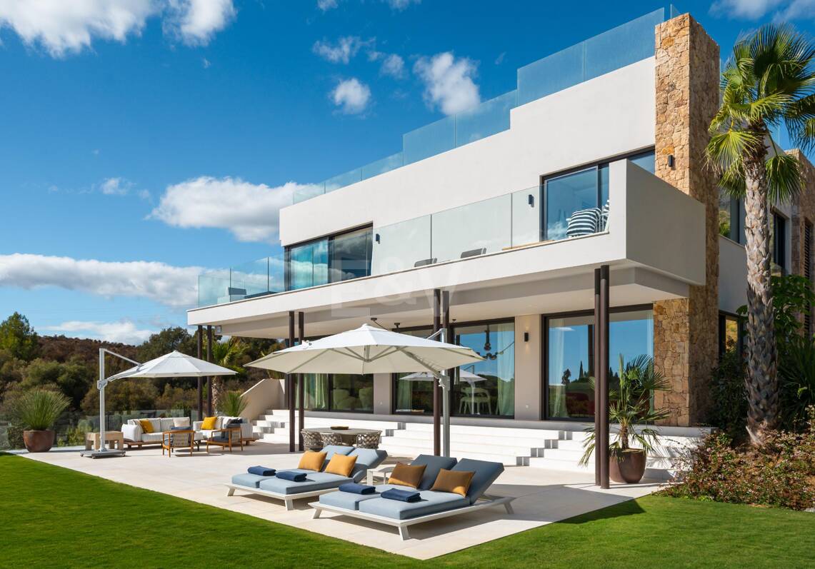 Impresionante Villa de Lujo a Estrenar en Marbella Hill Club
