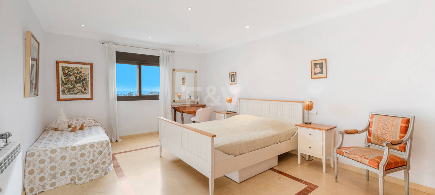 Villa Luminosa con Vistas Panorámicas al Mar y Solárium en la Azotea