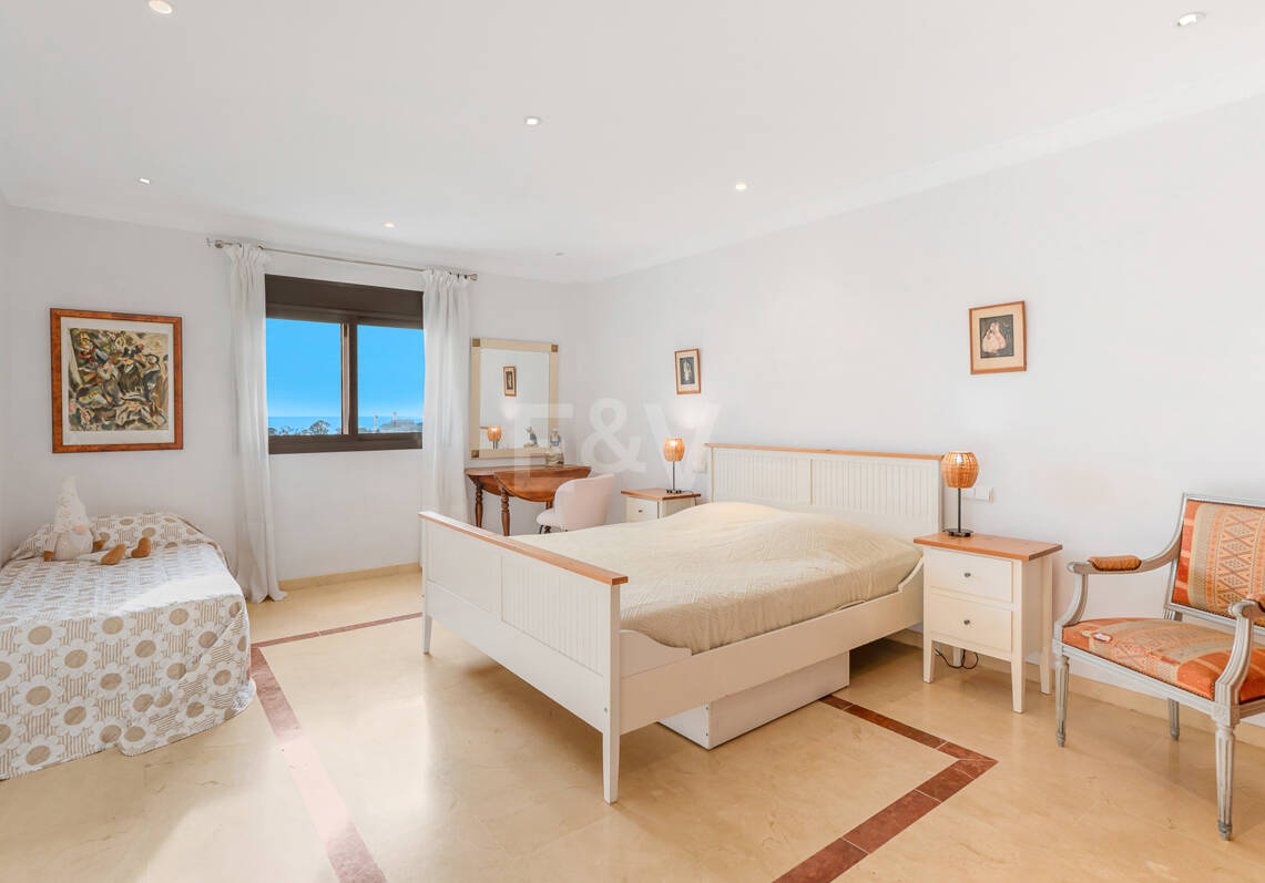 Villa Luminosa con Vistas Panorámicas al Mar y Solárium en la Azotea