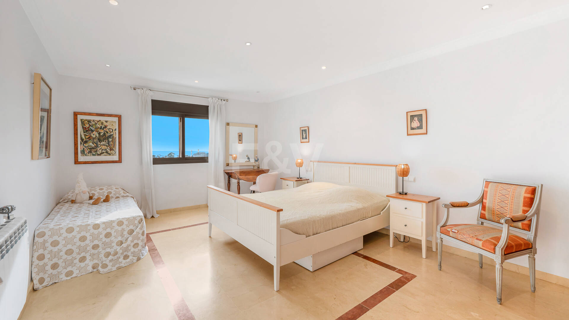 Bright Villa with Panoramic Sea Views and Rooftop Solarium