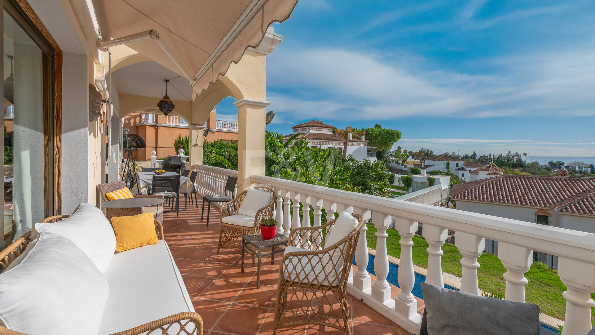 Bright Villa with Panoramic Sea Views and Rooftop Solarium