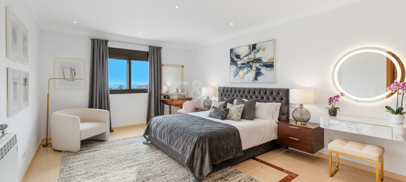 Villa Luminosa con Vistas Panorámicas al Mar y Solárium en la Azotea