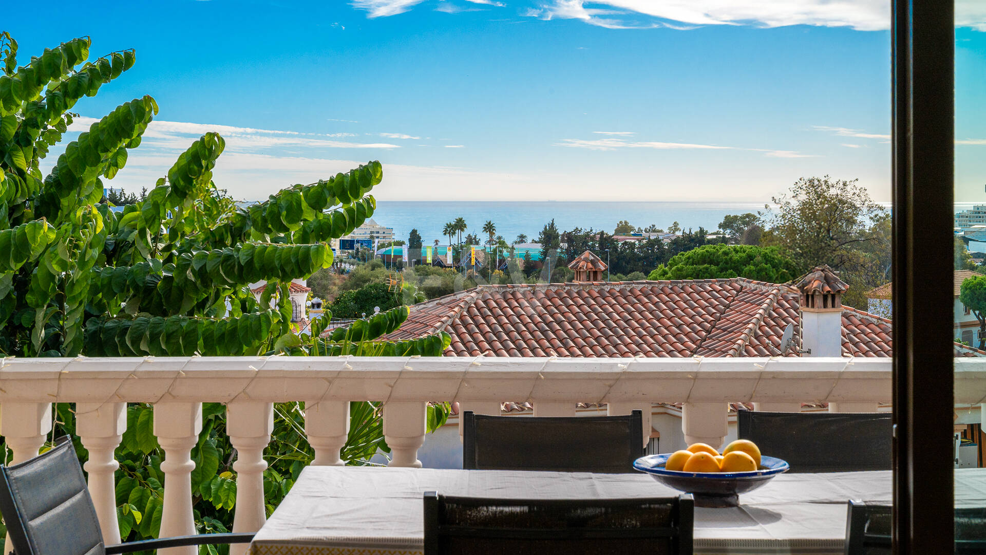 Bright Villa with Panoramic Sea Views and Rooftop Solarium